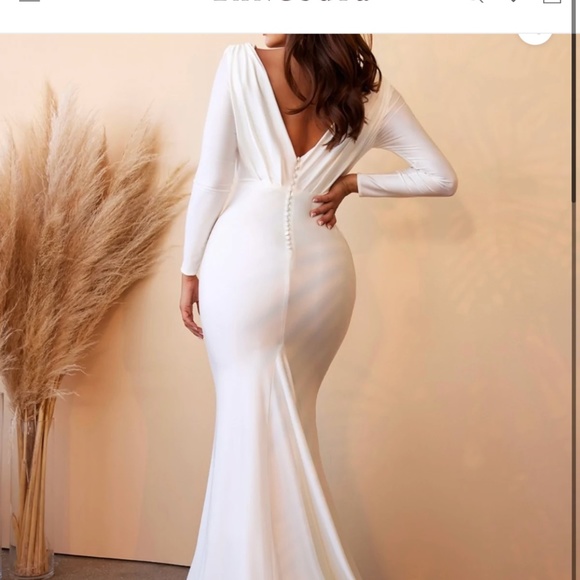 White Dress Wedding Dress Plunging neckline - Picture 3 of 3